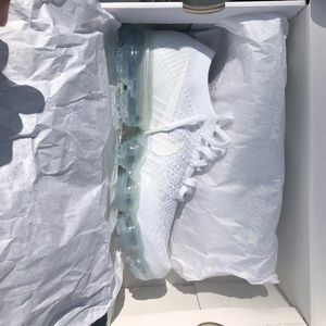 Air VaporMax Flyknit Triple White Nike+ Exclusive